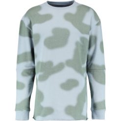 Maharishi CAMO OVERSIZED CREW Bluza skyline ghost. Bluzy męskie Maharishi, z bawełny. W wyprzedaży za 1,039.20 zł.
