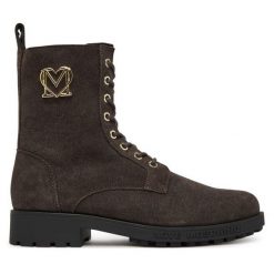 Trzewiki LOVE MOSCHINO. Brązowe botki damskie Love Moschino, bez obcasa, na płaskiej podeszwie, bez zapięcia. Za 899.99 zł.