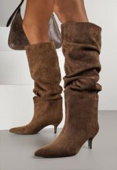 Brązowe Marszczone Kozaki na Obcasie Typu Kaczuszka Alevitte. Brązowe kozaki damskie Born2be, z jeansu, bez obcasa, na obcasie. Za 159.99 zł.