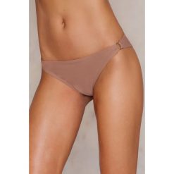 NA-KD Swimwear Dół bikini z metalowym kółeczkiem - Pink. Bikini damskie marki NA-KD Swimwear. W wyprzedaży za 36.57 zł.