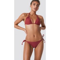 NA-KD Swimwear Dół bikini Triangle - Red. Bikini damskie marki NA-KD Swimwear. Za 32.00 zł.