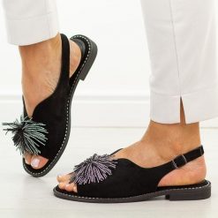 Czarne płaskie sandały damskie Potocki 43349. Czarne sandały damskie POTOCKI, z aplikacjami, ze skóry, bez obcasa, na płaskiej podeszwie, bez zapięcia. Za 159.00 zł.