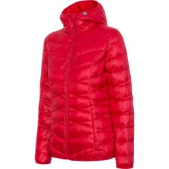 Kurtka puchowa damska KUD220 - intensywna czerwień. Kurtki damskie marki 4f. W wyprzedaży za 149.99 zł.