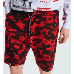 Dresowe szorty moro - Czerwony. Szorty męskie marki Cropp. Za 79.99 zł.