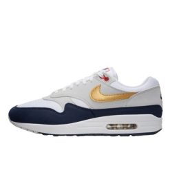 Buty do chodzenia dla dorosłych Air Max 1 Olympic Metallic Gold. Brązowe obuwie sportowe damskie Nike, bez wzorów, z gumy, trekkingowe, nike air max. Za 1,611.92 zł.