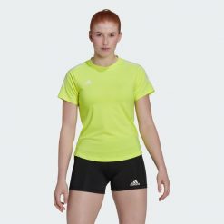 Koszulka HILO. Żółte koszulki sportowe damskie Adidas, m, bez wzorów, z materiału, bez kołnierzyka, bez ramiączek, do siatkówki. W wyprzedaży za 141.90 zł.