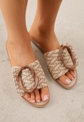 Ciemnobeżowe Klapki Ozdobione Plecionką Wstawką i Klamrą Isirreia. Brązowe klapki damskie Born2be, bez wzorów, z jeansu, biznesowe, bez obcasa, na płaskiej podeszwie. Za 69.99 zł.