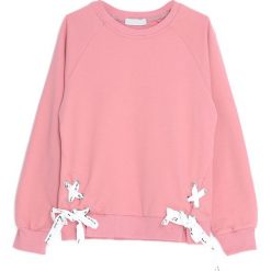 Różowa Bluza Island of Wonder. Czerwone bluzy dla dziewczynek marki Born2be. Za 54.99 zł.