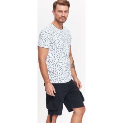 T-SHIRT MĘSKI Z NADRUKOWANYM WZOREM. T-shirty męskie marki TOP SECRET. W wyprzedaży za 29.99 zł.