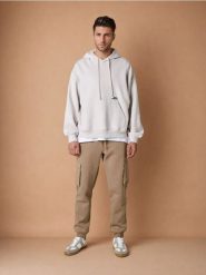 Spodnie tapered fit - brązowy. Brązowe spodnie materiałowe męskie Sinsay, l, bez wzorów. W wyprzedaży za 24.99 zł.