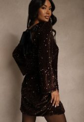 Brązowa Sukienka z Odkrytymi Plecami z Kokardą Zdobiona Cekinami Carilyera. Brązowe sukienki damskie Renee, na imprezę, z aplikacjami, z elastanu, klasyczne, bez kołnierzyka, bez ramiączek, mini. Za 169.99 zł.