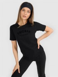 4F T-shirt regular z nadrukiem damski - czarny XS. Czarne t-shirty damskie 4f, l, bez wzorów, z bawełny, bez kołnierzyka. W wyprzedaży za 29.99 zł.