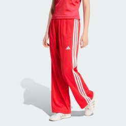 Spodnie dresowe Dayready Wide Leg. Zielone spodnie dresowe damskie Adidas, xs, bez wzorów, z dresówki. Za 199.00 zł.