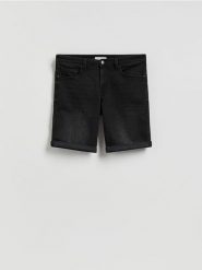 Jeansowe szorty slim - czarny. Czarne szorty męskie Reserved, bez wzorów, z denimu. Za 129.99 zł.