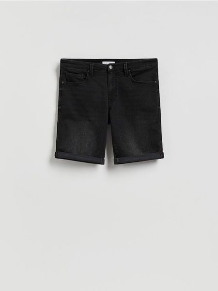 Jeansowe szorty slim - czarny. Czarne szorty męskie Reserved, bez wzorów, z denimu. Za 129.99 zł.