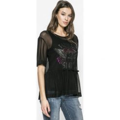Guess Jeans - Top Fabulux. Topy damskie marki Guess Jeans. W wyprzedaży za 229.90 zł.