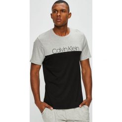Calvin Klein Underwear - T-shirt piżamowy. Szare piżamy męskie Calvin Klein Underwear, z nadrukiem, z bawełny. Za 139.90 zł.