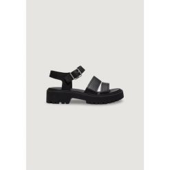 Buty sportowe Kobieta TIMBERLAND STST BACKSTRAP SANDAL. Czarne obuwie sportowe damskie Timberland, bez wzorów, ze skóry. W wyprzedaży za 486.85 zł.
