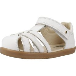 Sandały BOBUX CROSS JUMP Biały. Białe sandały męskie Bobux, ze skóry, bez zapięcia. Za 270.99 zł.