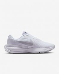 Buty do biegania Nike dla kobiet białe. Białe obuwie sportowe damskie Nike, bez wzorów, ze skóry, do biegania. Za 302.00 zł.