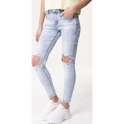 Niebieskie Jeansy Persona. Jeansy damskie marki Born2be. Za 79.99 zł.