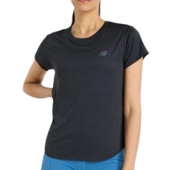 Koszulka sportowa New Balance damska czarna. Czarne koszulki sportowe damskie New Balance, s, bez wzorów, z materiału, bez kołnierzyka, bez ramiączek, do biegania. Za 176.75 zł.