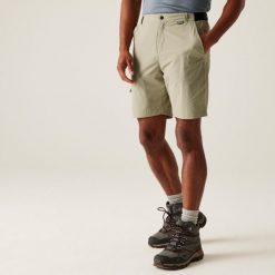 Męskie szorty podróżne Light Packaway. Brązowe krótkie spodenki sportowe męskie Regatta, m, bez wzorów, trekkingowe. Za 99.99 zł.