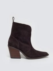 Botki damskie ze skóry zamszowej brązowe TT274956 803. Brązowe botki damskie Big Star, ze skóry, eleganckie, bez obcasa, na obcasie, bez zapięcia. Za 289.99 zł.