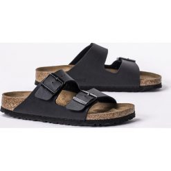 Klapki damskie czarne Birkenstock Arizona BF. Czarne klapki damskie Birkenstock, bez wzorów, z materiału, klasyczne, bez obcasa. Za 309.99 zł.