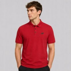 KOSZULKA POLO MĘSKA 4F T-SHIRT SPORTOWY TPTSM038 XXL. Czerwone koszulki polo męskie 4f, m, bez wzorów, z bawełny, bez kołnierzyka, bez ramiączek, na fitness i siłownię. Za 114.29 zł.