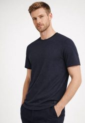 T-shirt w kolorze granatowym TM-SAMUEL. Niebieskie t-shirty męskie Volcano, m, bez wzorów, z bawełny, klasyczne, bez kołnierzyka. Za 84.99 zł.