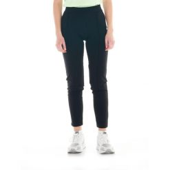 Damskie joggery ze ściągaczem Basic. Czarne obuwie sportowe damskie LEONE 1947 APPAREL, l, bez wzorów, z tkaniny, na fitness i siłownię. W wyprzedaży za 139.75 zł.