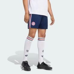Spodenki wyjazdowe FC Bayern 26/27. Niebieskie krótkie spodenki sportowe męskie Adidas, l, bez wzorów, z materiału, do piłki nożnej, climacool (adidas). Za 199.00 zł.