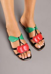 Czarne Klapki Ozdobione Aplikacją Wiśni Fadeesa. Czarne klapki damskie Renee, z aplikacjami, eleganckie, bez obcasa, na płaskiej podeszwie. Za 54.99 zł.