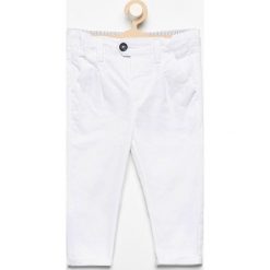 Spodnie chino - Biały. Spodenki niemowlęce Reserved. Za 49.99 zł.