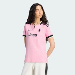 Koszulka wyjazdowa Juventus 26/27. Czarne koszulki sportowe damskie Adidas, l, bez wzorów, z materiału, bez kołnierzyka, bez ramiączek, do piłki nożnej, climacool (adidas). Za 439.00 zł.
