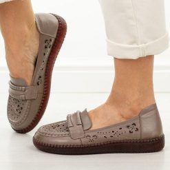 Khaki skórzane półbuty damskie Potocki 15311. Brązowe półbuty damskie POTOCKI, na jesień, w ażurowe wzory, z jeansu, eleganckie, z okrągłym noskiem, bez obcasa, na płaskiej podeszwie, bez zapięcia. Za 219.00 zł.