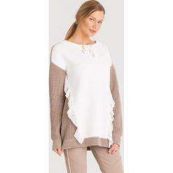 SWETER Twinset U&B. Białe swetry damskie Twinset U&B, l, z aplikacjami, z dzianiny, bez kołnierzyka, bez ramiączek, bez kaptura. Za 479.40 zł.