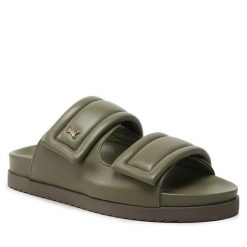 Klapki Patrizia Pepe. Czarne klapki damskie Patrizia Pepe, bez wzorów, bez obcasa. Za 579.99 zł.