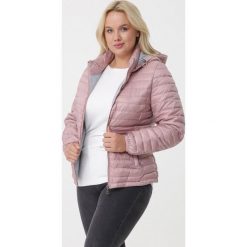 Różowa Kurtka Erie. Czerwone kurtki damskie Born2be, xl, bez wzorów, z dzianiny. Za 129.99 zł.