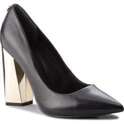Półbuty GUESS - FLODE4 LEA08 BLACK. Półbuty damskie marki Guess. W wyprzedaży za 359.00 zł.