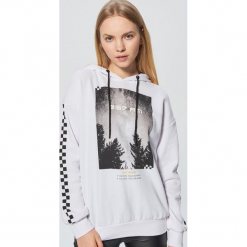 Bluza z fotoprintem - Biały. Białe bluzy damskie Cropp. Za 89.99 zł.
