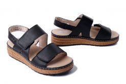 RIEKER 62761-00 black, sandały damskie. Czarne sandały damskie Rieker, bez wzorów, z gumy, bez obcasa, bez zapięcia. Za 220.94 zł.