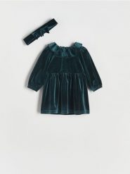 Welurowa sukienka z opaską - jasnozielony. Zielone sukienki niemowlęce Reserved, bez wzorów, z dzianiny, bez ramiączek. Za 69.99 zł.