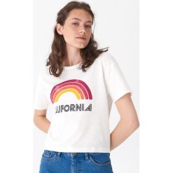 T-shirt z nadrukiem California - Biały. T-shirty damskie House. W wyprzedaży za 9.99 zł.