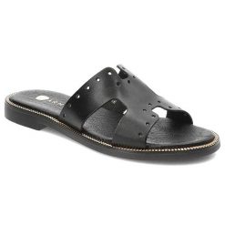 Czarne Klapki Armodo Modne Buty Damskie. Czarne klapki damskie Armodo, bez wzorów, klasyczne, bez obcasa, na obcasie. Za 259.00 zł.
