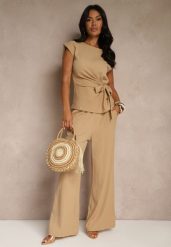 Beżowy Komplet Spodnie o Szerokim Kroju Bluzka Ozdobiona Wiązaniem Halunea. Brązowe bluzki damskie Renee, m, bez wzorów, eleganckie, bez kołnierzyka, bez ramiączek. Za 169.99 zł.
