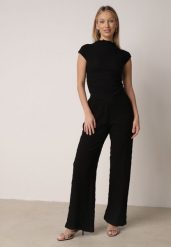 Czarny Gładki Komplet Szerokie Spodnie i Marszczona Bluzka ze Stójką Merithie. Czarne bluzki damskie Born2be, m, bez wzorów, klasyczne, bez kołnierzyka, bez ramiączek. Za 119.99 zł.
