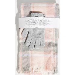 Zestaw szalik i rękawiczki - Różowy. Czerwone rękawiczki damskie Sinsay. Za 39.99 zł.