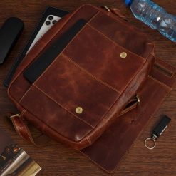 Torba męska na ramię skórzana duża A4 brązowa do pracy Beltimore N15. Brązowe torby na ramię męskie bez wzorów, biznesowe, na ramię, duże. Za 299.99 zł.